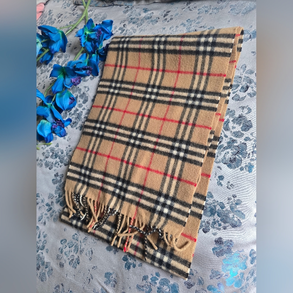 Authentic Burberry Classic Beige and Red Plaid Scarf - Picture 2 of 9
